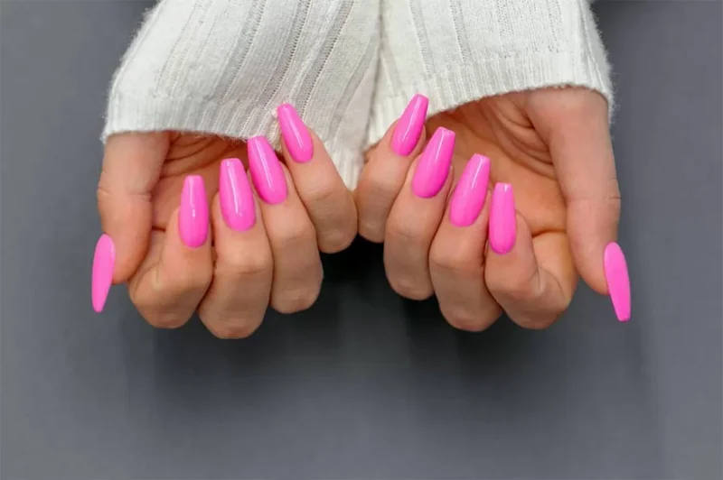 Colección de hermosos diseños de uñas para San Valentín.