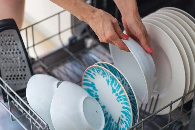 5 redenen waarom vaatwassers niet goed schoonmaken en hoe je dit kunt verhelpen