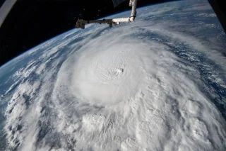 La belleza mortal de la supertormenta Milton vista desde la Estación Espacial Internacional