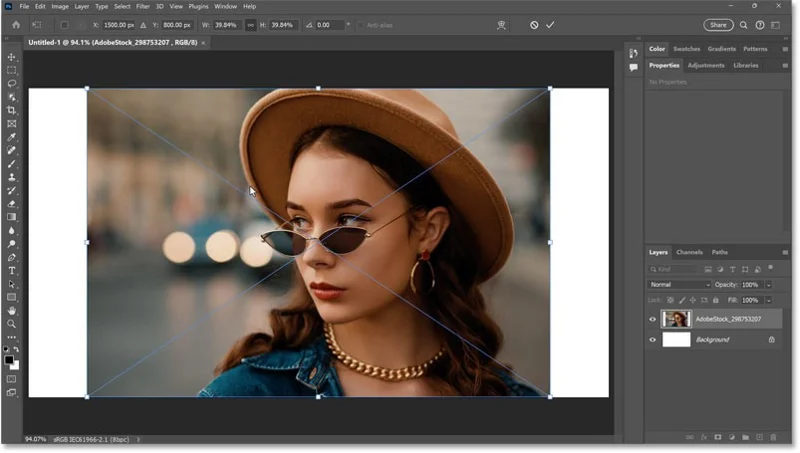 Hoe je snel een afbeelding in Photoshop kunt vervagen naar een achtergrondkleur met Live Gradients