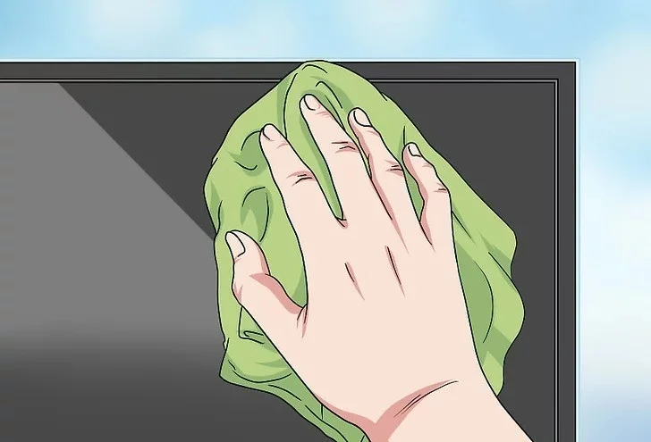 3 formas de limpiar la pantalla de tu televisor para que brille como nueva