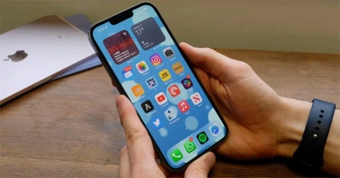 Chinees beeldschermbedrijf vraagt Apple om vergiffenis na incident met spec-fraude Chinees beeldschermbedrijf vraagt Apple om vergiffenis na incident met spec-fraude