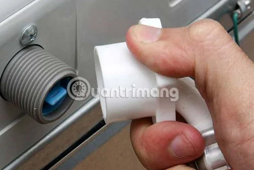 Causas y soluciones para lavadoras que drenan agua continuamente