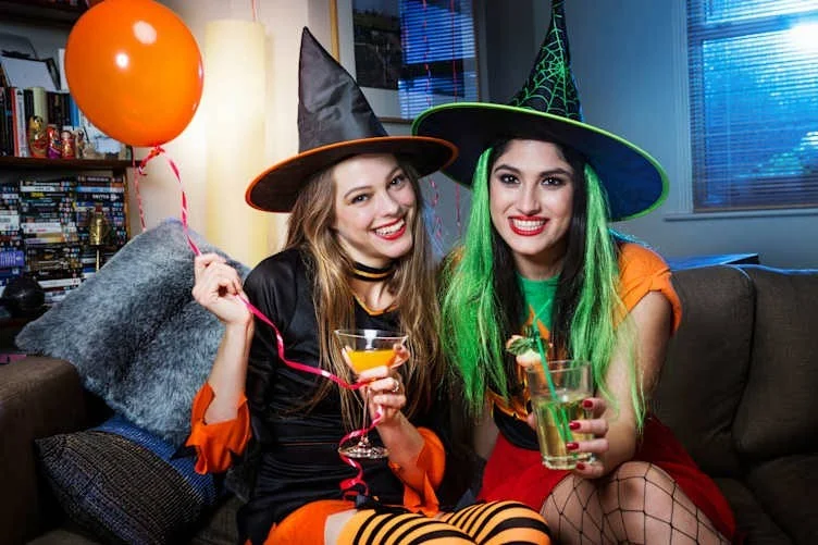 De verrassende geschiedenis achter populaire Halloweenkostuums