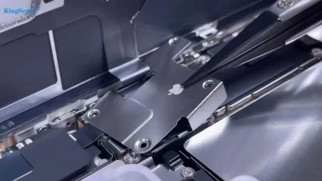 Gros plan sur le processus de mise à niveau de l'iPhone 16 Pro 128 Go vers 1 To