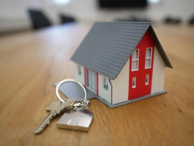 Als u wilt weten of de buurt waarin u een huis gaat kopen, geschikt voor u is, kunt u het volgende doen