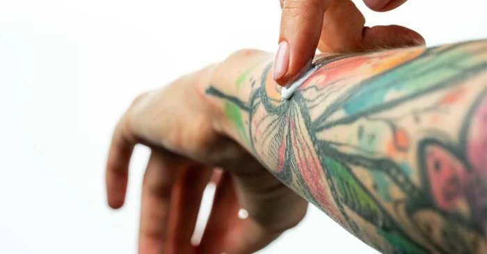 Hoe je tatoeages lang mooi houdt