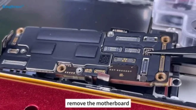 Gros plan sur le processus de mise à niveau de l'iPhone 16 Pro 128 Go vers 1 To