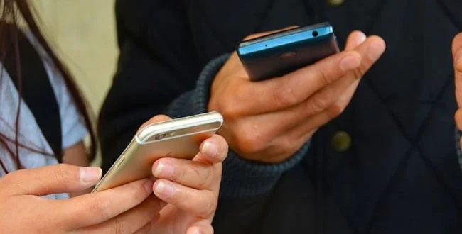 Waarom raakt de batterij van mijn telefoon zo snel leeg, zelfs als hij volledig is opgeladen?