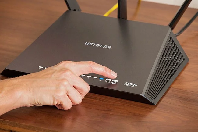 Hoe start ik mijn router en modem correct opnieuw op?