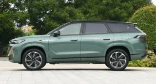 Chinese hybride auto rijdt 2.100 km op slechts één tank benzine