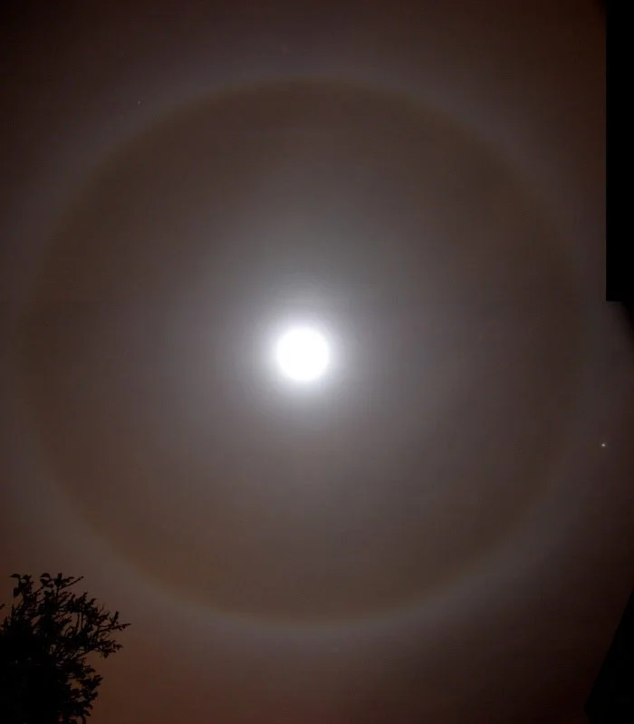 Wat is een wassende maan en een afnemende maan? Waarom ontstaan deze twee natuurverschijnselen? Wat is een wassende maan en een afnemende maan? Waarom ontstaan deze twee natuurverschijnselen?