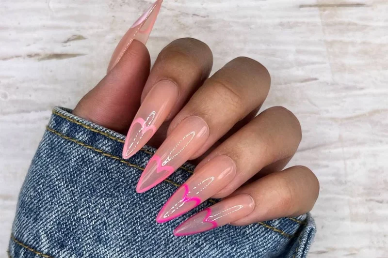 Colección de hermosos diseños de uñas para San Valentín.