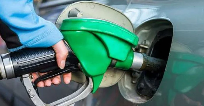 Llenar el tanque es una tontería, dañará tu auto, desperdiciará dinero y contaminará el medio ambiente.