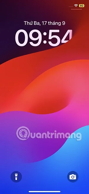 Come cambiare il colore dell'arcobaleno per l'orologio della schermata di blocco dell'iPhone
