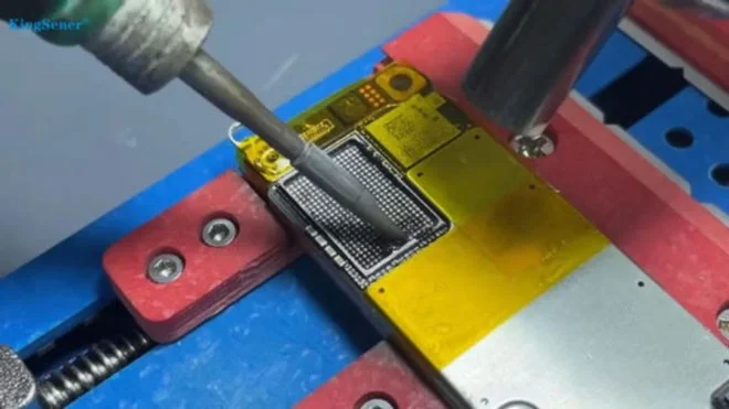 Gros plan sur le processus de mise à niveau de l'iPhone 16 Pro 128 Go vers 1 To