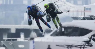 Tonton perlumbaan Ironman dengan laju di Dubai