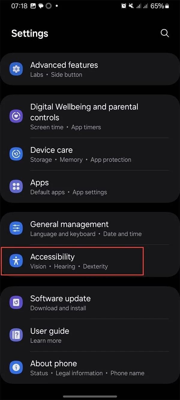 Jak włączyć napisy na żywo na urządzeniach z systemem Android