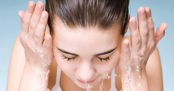 Waarom is het voldoende om je gezicht één keer per dag te wassen? Waarom is het voldoende om je gezicht één keer per dag te wassen?
