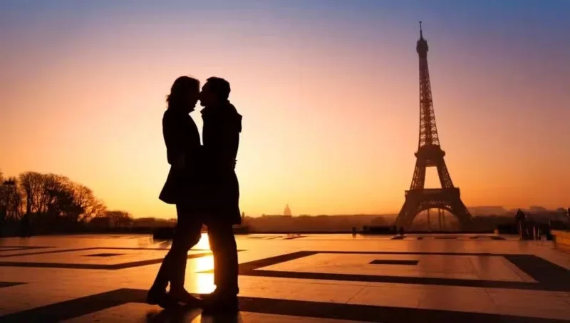 ¿Por qué se llama a París la ciudad del amor?