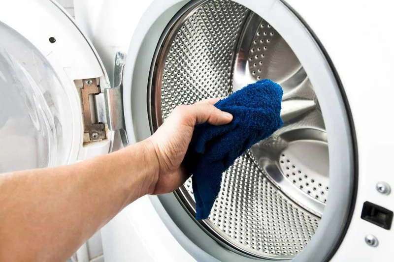 Causas y soluciones para lavadoras que drenan agua continuamente