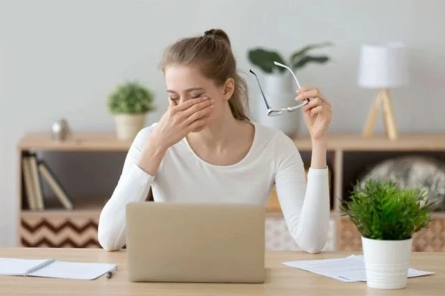 10 types of diseases caused by technology, only appear in modern people