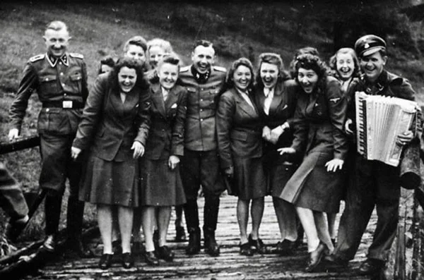 Fotos que parecen normales pero contienen historias aterradoras