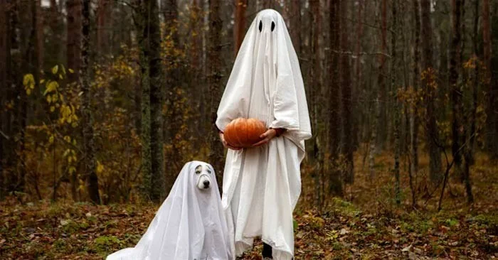 De verrassende geschiedenis achter populaire Halloweenkostuums De verrassende geschiedenis achter populaire Halloweenkostuums