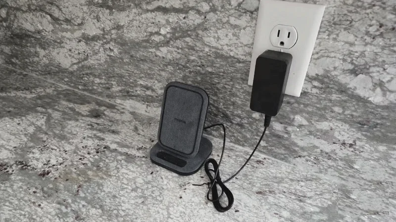 Waarom hebben telefoons draadloos opladen nodig?