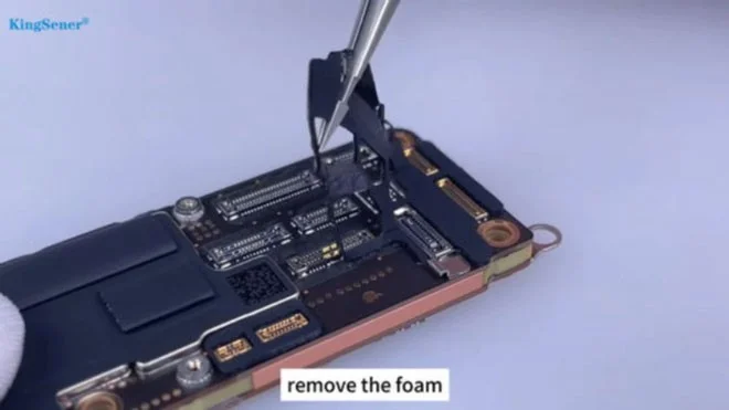 Gros plan sur le processus de mise à niveau de l'iPhone 16 Pro 128 Go vers 1 To