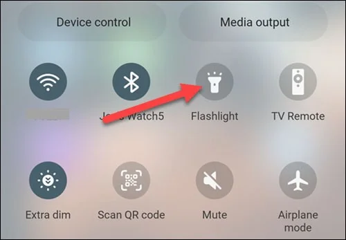 Cara melaraskan kecerahan denyar pada telefon Android dan iPhone