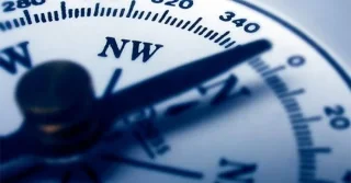 In welche Richtung zeigt ein Kompass im Weltraum?