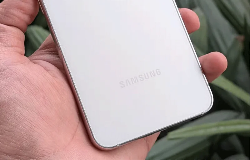 6 redenen waarom veel mensen nog steeds trouw zijn aan de Galaxy S23 in plaats van te upgraden naar de S25