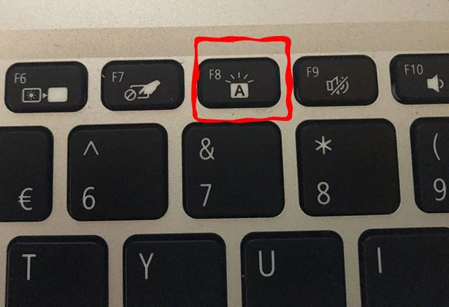 Windows 10でノートパソコンのキーボードライトをオンにする方法、キーボードバックライトを有効にする方法