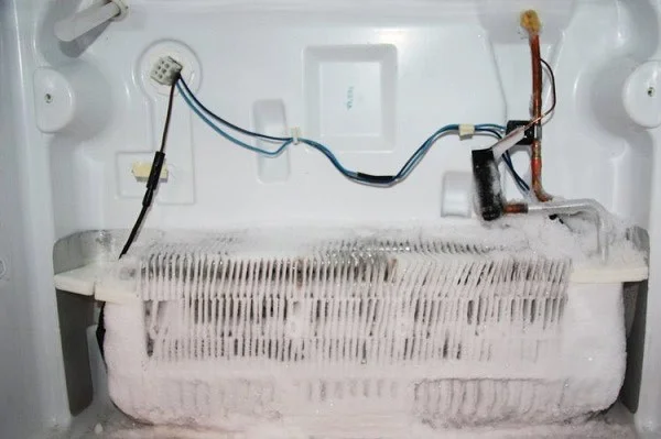 9 powodów, dla których lodówka nie mrozi i jak to naprawić