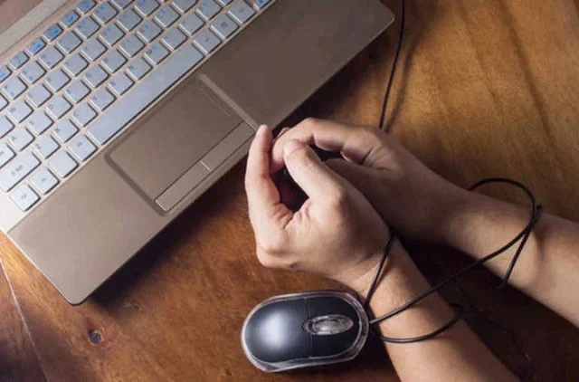 10 types of diseases caused by technology, only appear in modern people