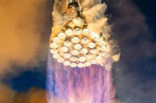 SpaceX onthult fotos die de angstaanjagende kracht van de Raptor-motor van Starship laten zien