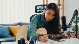 Ways music stimulates the brain