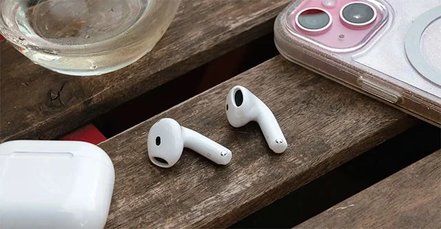 Apple is about to bring live translation feature to Airpods headphones?