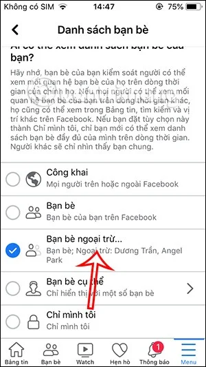 Hoe u uw vriendenlijst op Facebook op uw telefoon of computer kunt verbergen