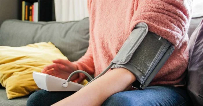 Cosas que hacer antes de dormir para bajar la presión arterial según un cardiólogo