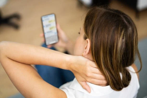 10 types of diseases caused by technology, only appear in modern people
