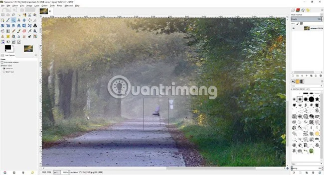 So löschen Sie mit GIMP beliebige Details in einem Bild