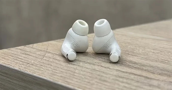 Cómo usar Conversation Awareness y Live Listen en los AirPods