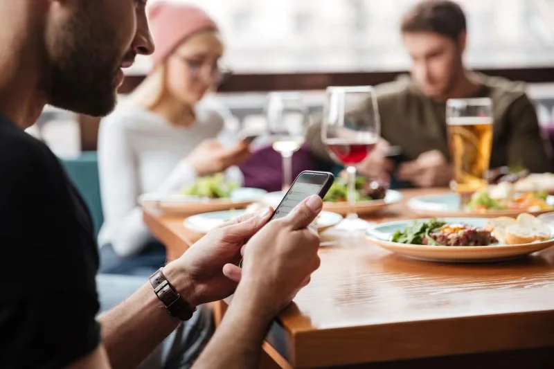 Try these Wi-Fi tips while on vacation to reduce roaming costs!