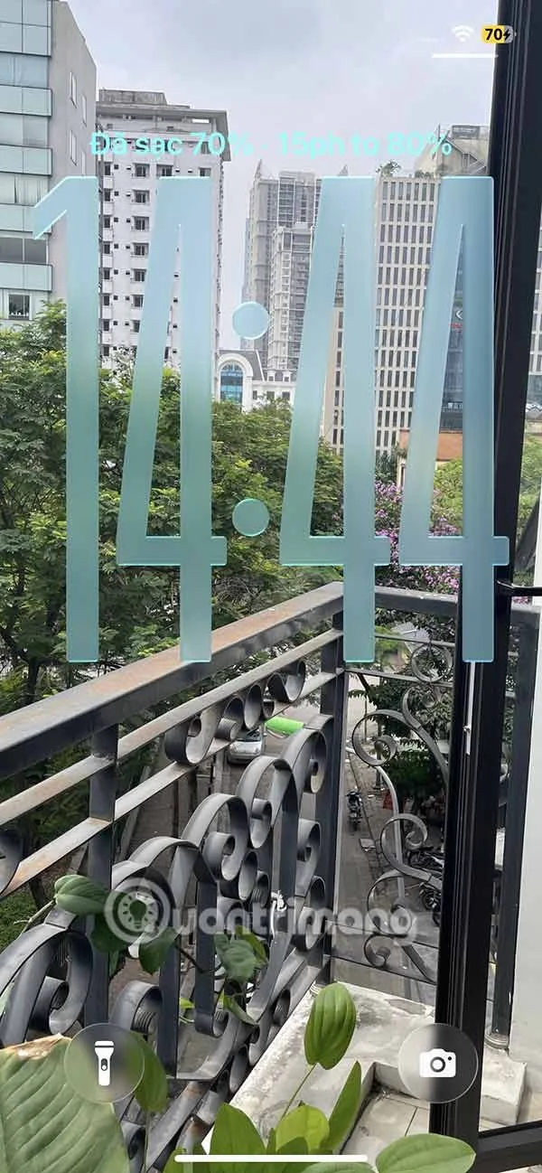 iPhone kilit ekranı saatini büyütme talimatları