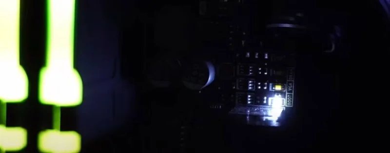 Cómo solucionar el error de la placa base que muestra la luz roja