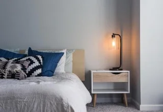 6 oggetti più utili da tenere sul comodino