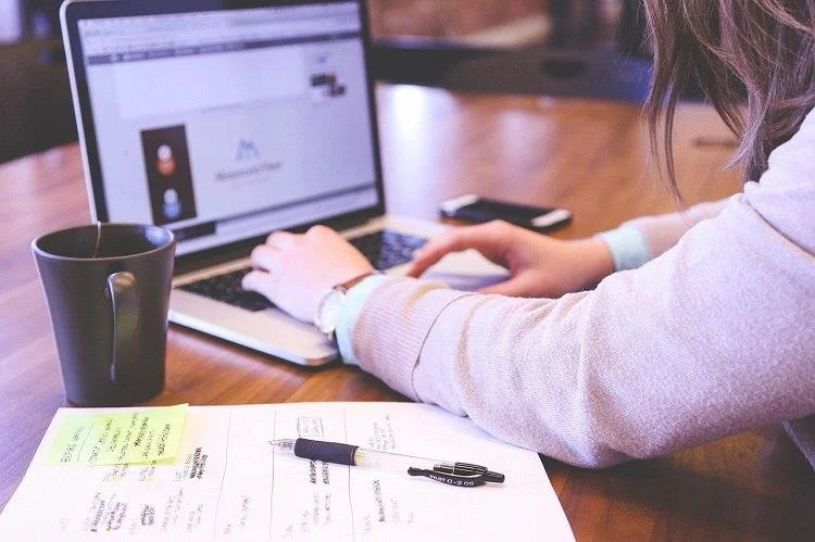 مزایا و معایب استفاده از فناوری های مبتنی بر وب برای آموزش