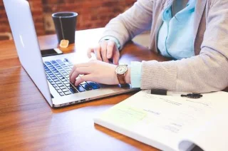 مزایا و معایب استفاده از فناوری های مبتنی بر وب برای آموزش